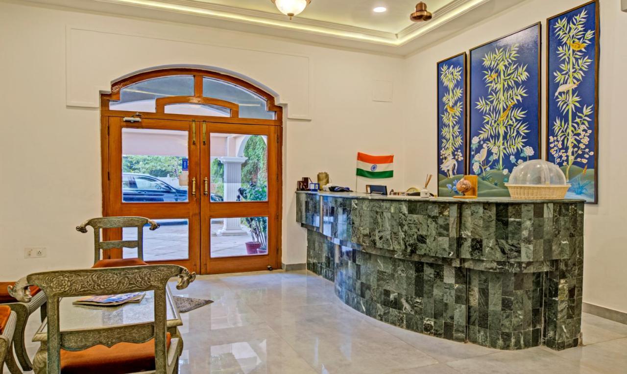 Hotel Meera Udaipur Bagian luar foto