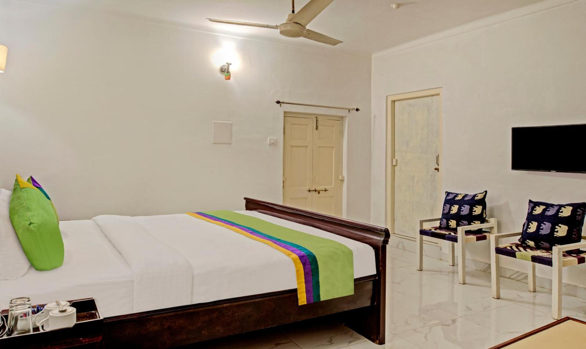 Hotel Meera Udaipur Bagian luar foto